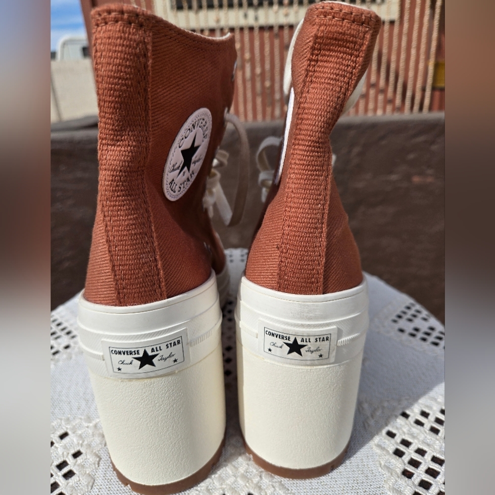 Converse Chuck 70 De Luxe Heel Shoes in Tawny Owl Canvas Color. - Picture 2 of 8